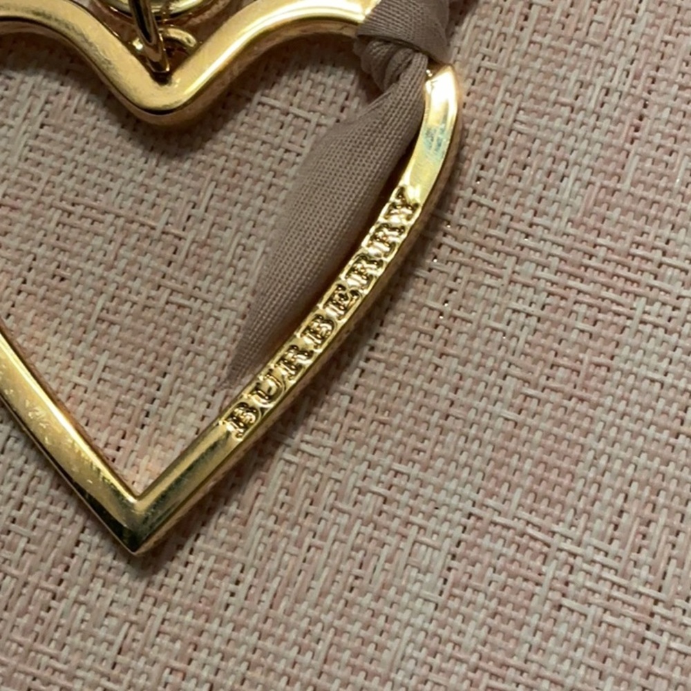 Burberry Gold Heart Key Holder NIB - Picture 4 of 4